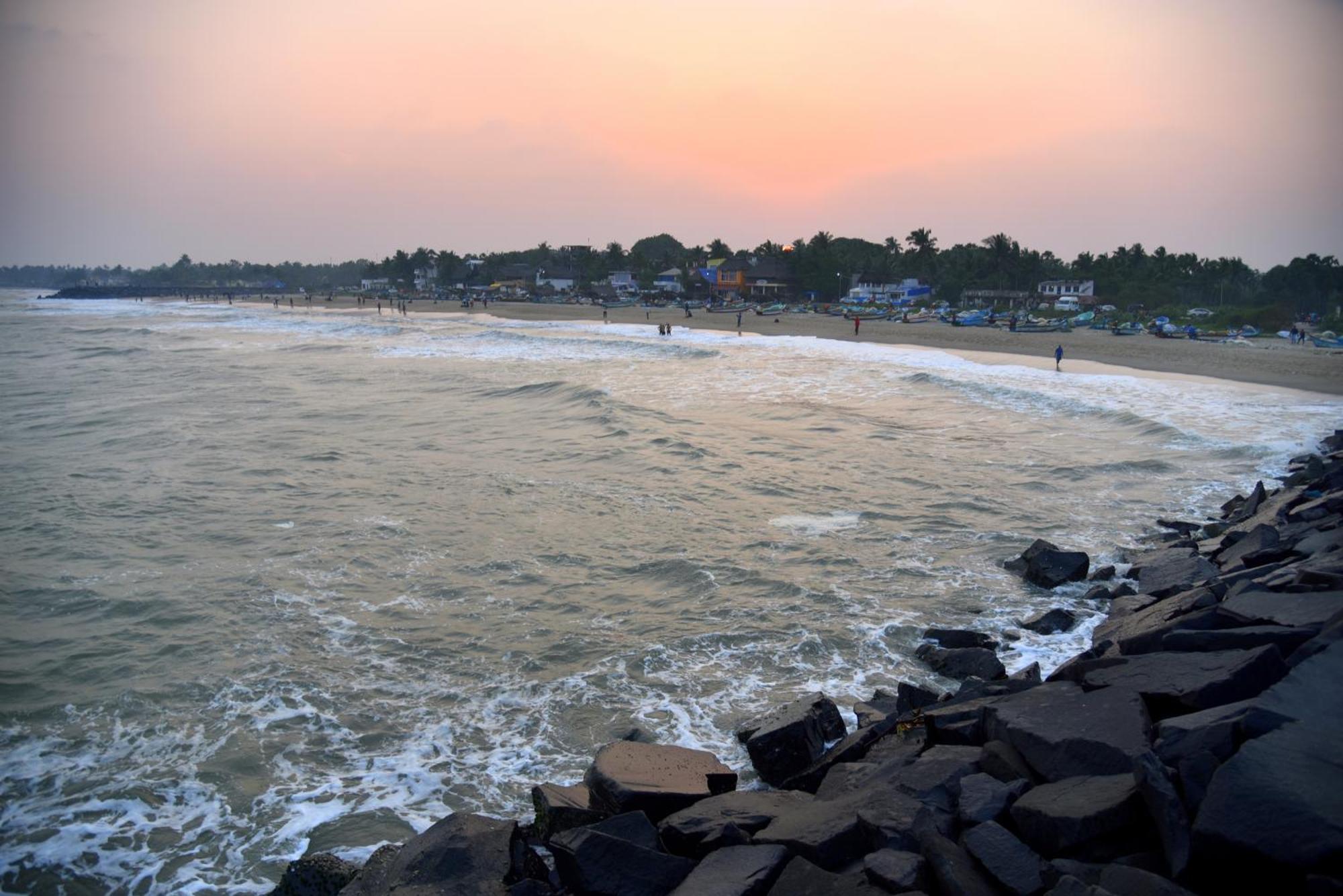 The Ocean Edge Hotel Pondicherry Exterior foto